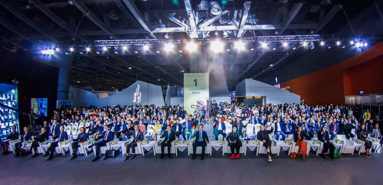 「领先广州」纪录片《广州设计，猴噻雷》，在广州设计周12月8日的领先之夜作了全球首发！